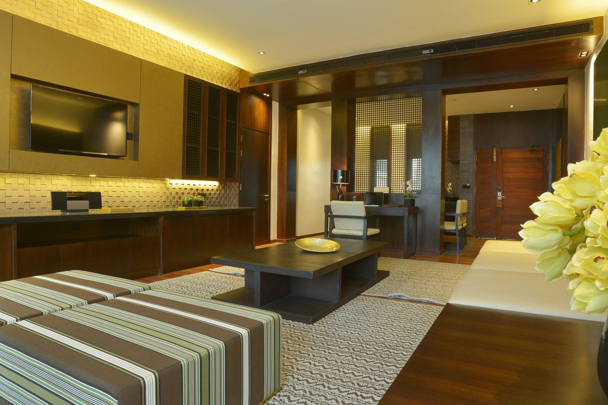 Emerald Palace Hotel Naypyidaw Екстериор снимка
