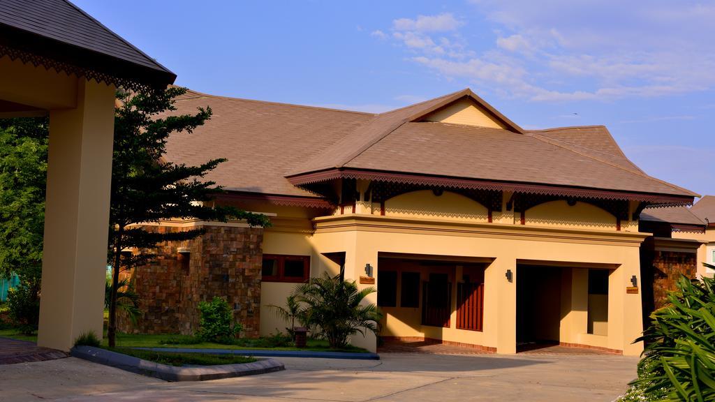 Emerald Palace Hotel Naypyidaw Екстериор снимка