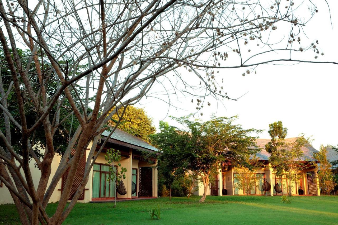 Emerald Palace Hotel Naypyidaw Екстериор снимка
