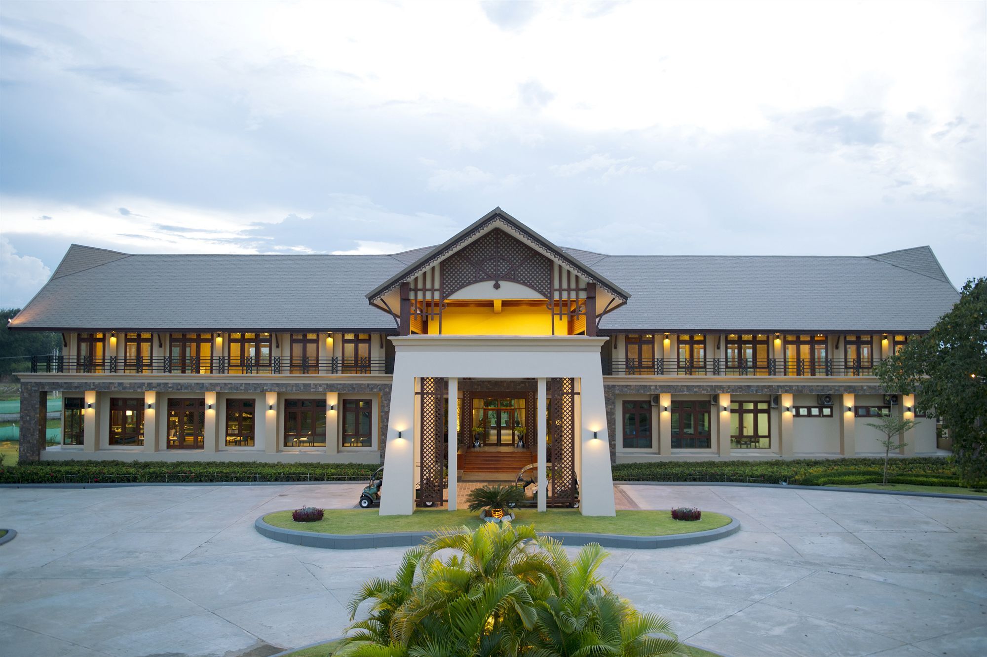 Emerald Palace Hotel Naypyidaw Екстериор снимка