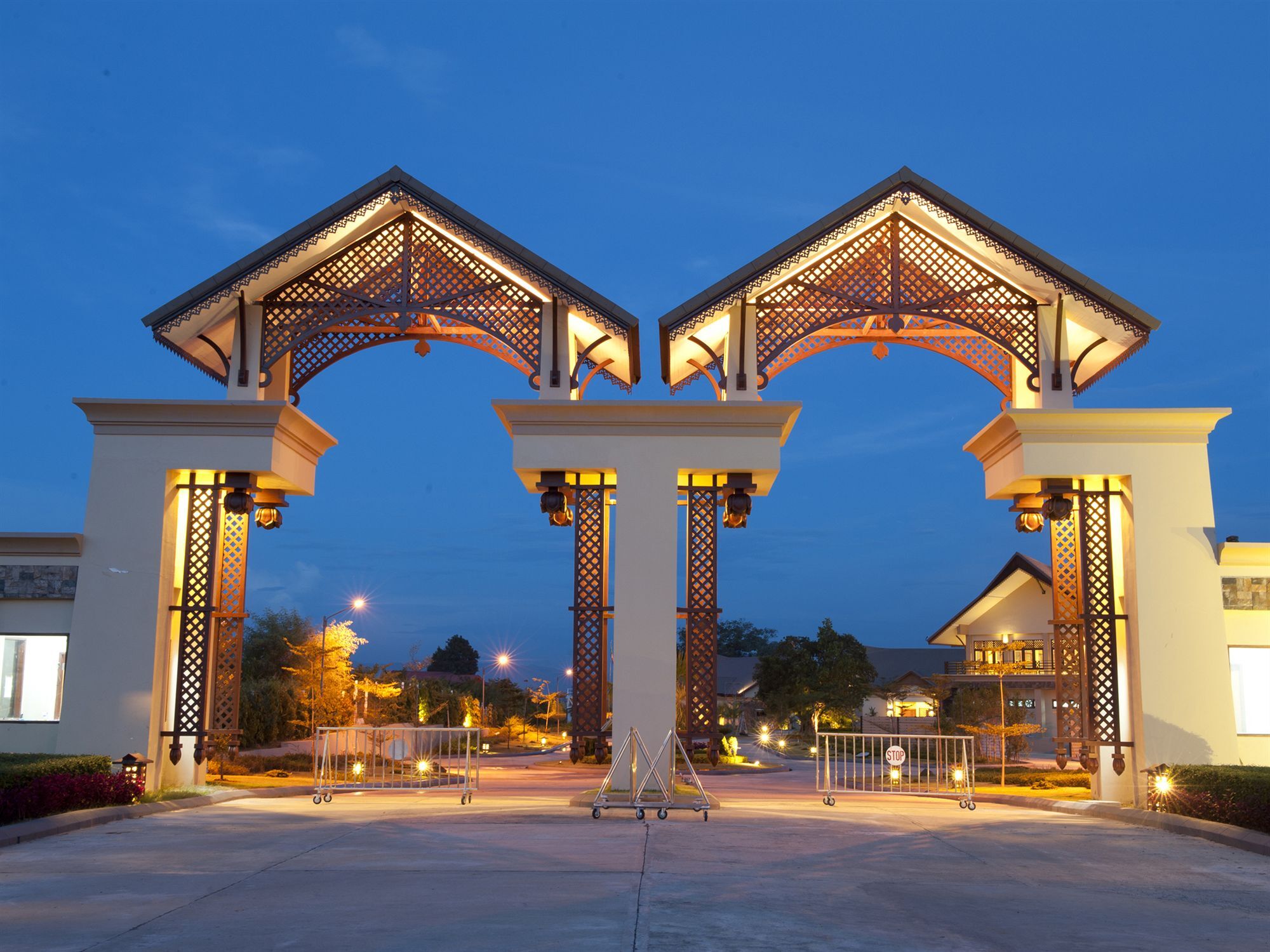 Emerald Palace Hotel Naypyidaw Екстериор снимка